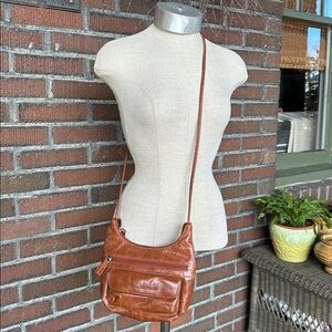 Stone Mountain brown textured leather crossbody/shoulder bag w/pockets